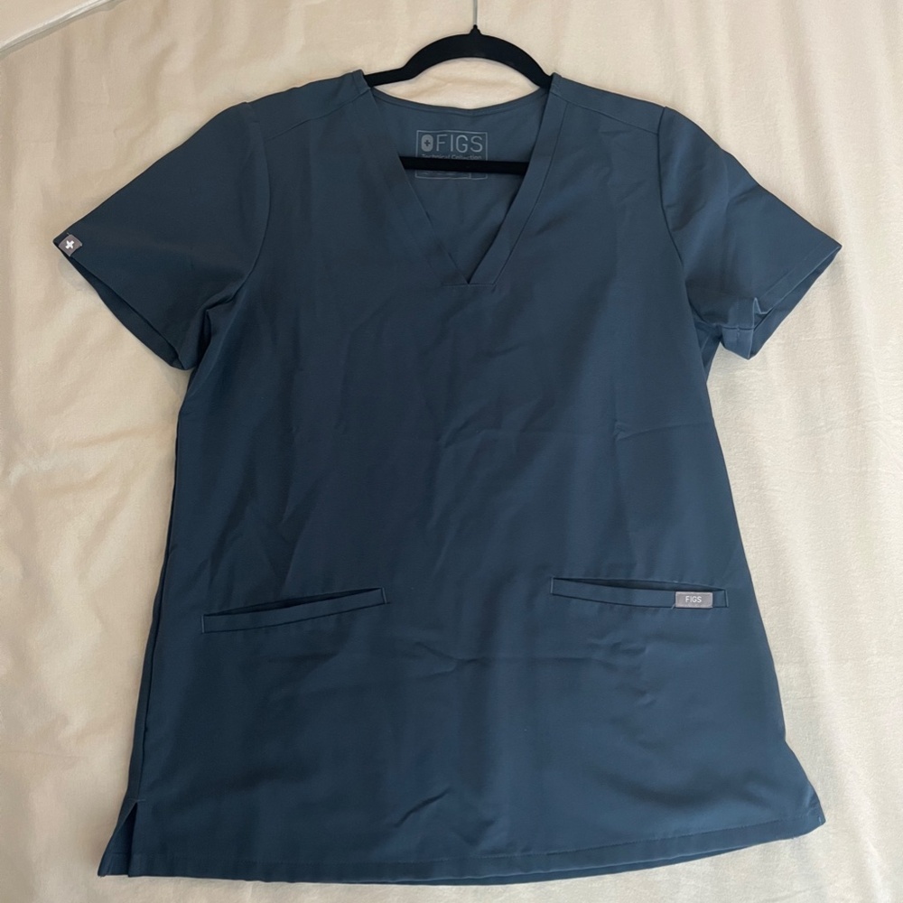 Casma Three-Pocket Scrub Top in Dark Harbor Size S
